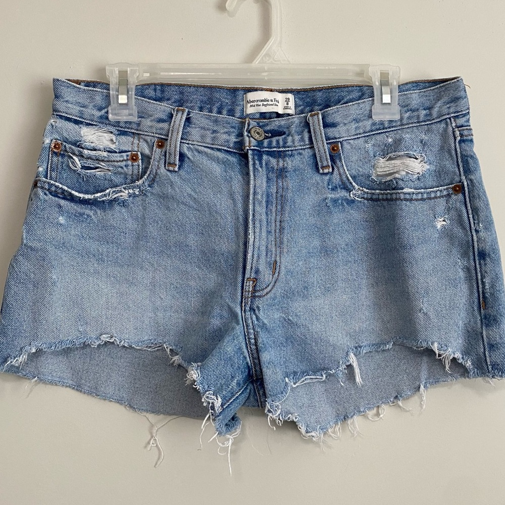 NWOT | Distressed Denim Shorts | Frayed Shorts | Light-wash| Stretchy denim
